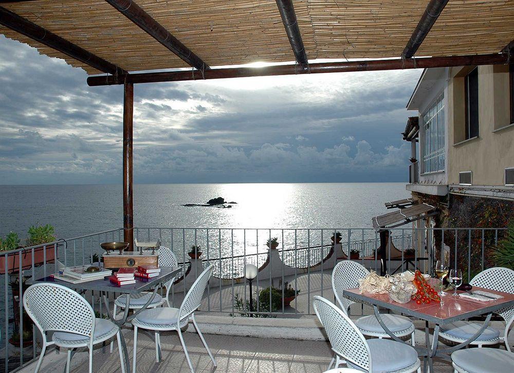 Umberto A Mare 3*